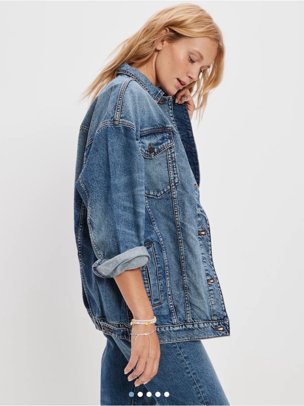 AE '90s Boyfriend Medium Wash
Denim Jacket